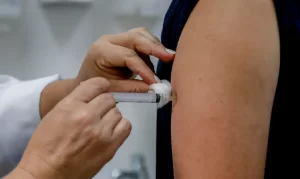 Saiba horários, unidades e pontos extras para vacinação em Natal