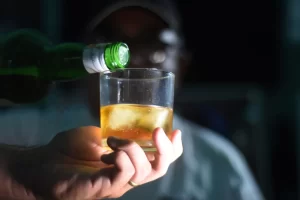 Fecomércio e UFRN firmam parceria para testagem de bebidas e combate à contaminação por metanol