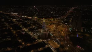 Árvore de Mirassol é acesa, marcando o início da programação do Natal em Natal