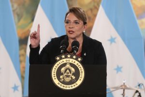 Governo Trump endurece imigração e política externa