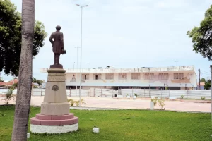 Praças: restauração será concluída em março