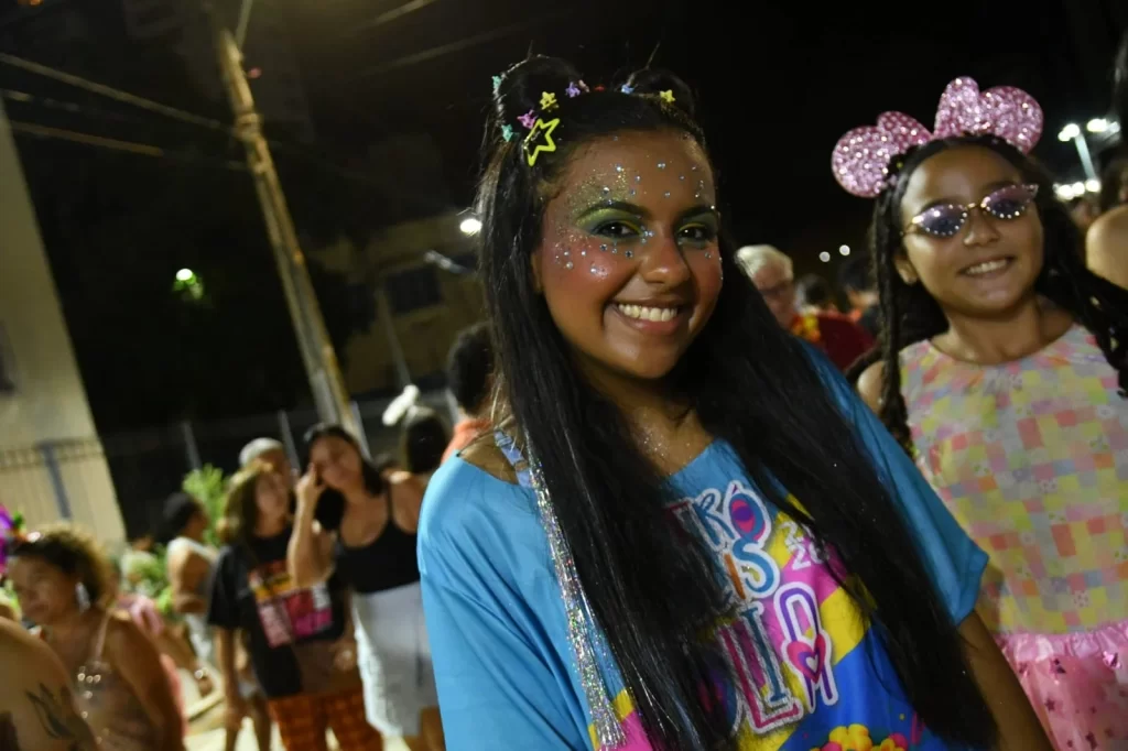 Blocos infantis reúnem famílias no Largo do Atheneu