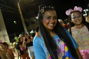 Blocos infantis reúnem famílias no Largo do Atheneu