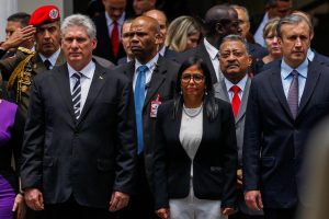 militares e médicos cubanos deixam a Venezuela