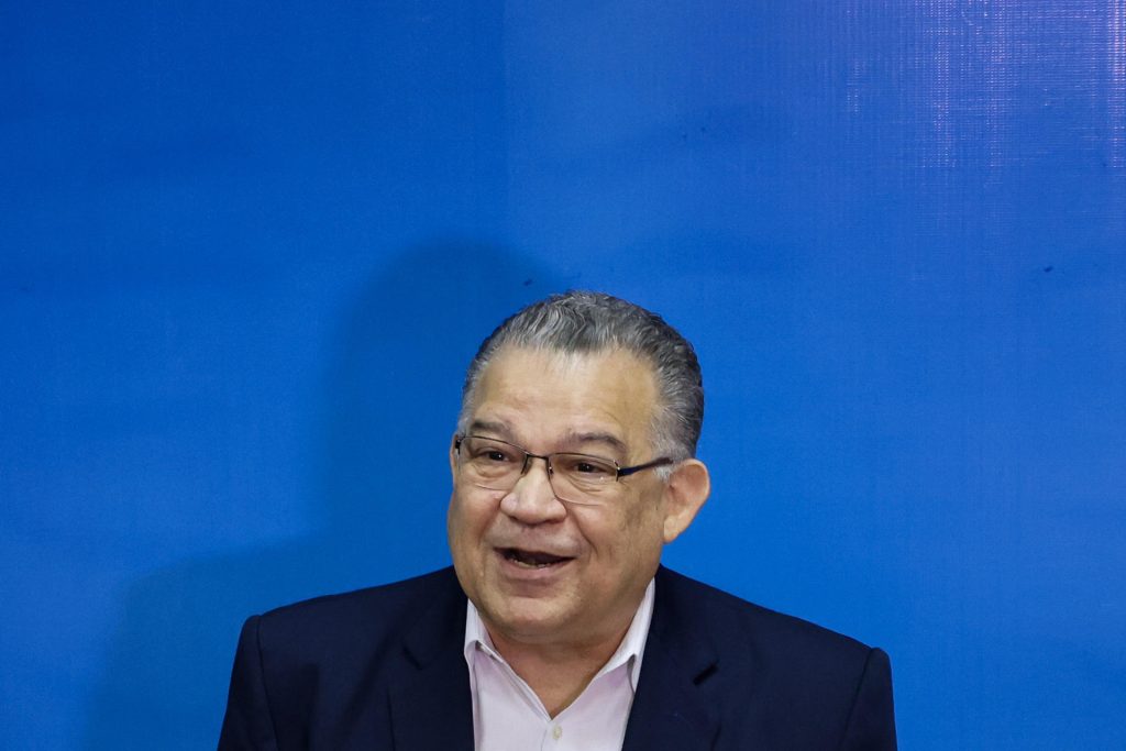 Após prisão, opositor de Maduro é recebido por Trump nos EUA