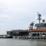 EUA exibem manobras de porta-aviões perto da costa do Irã