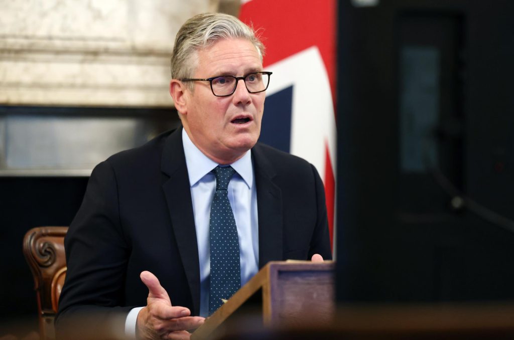 Starmer admite que já sabia da ligação de Mandelson com Epstein