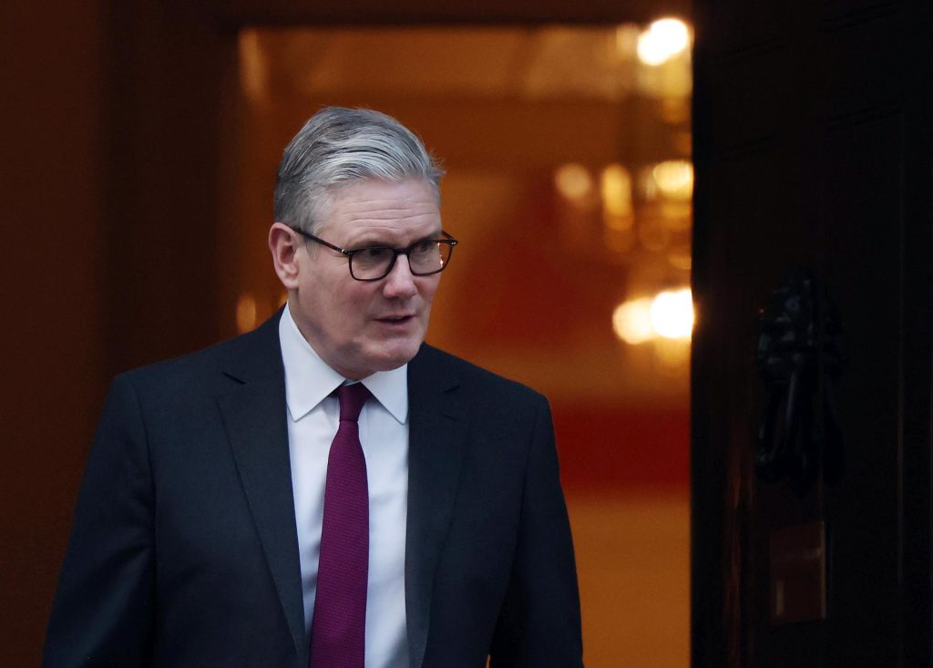 Caso Epstein leva à renúncia de chefe de gabinete britânico