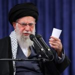 Khamenei ameaça afundar porta-aviões dos EUA