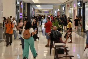 Comércio de Natal funciona em horário especial nesta terça-feira de Carnaval