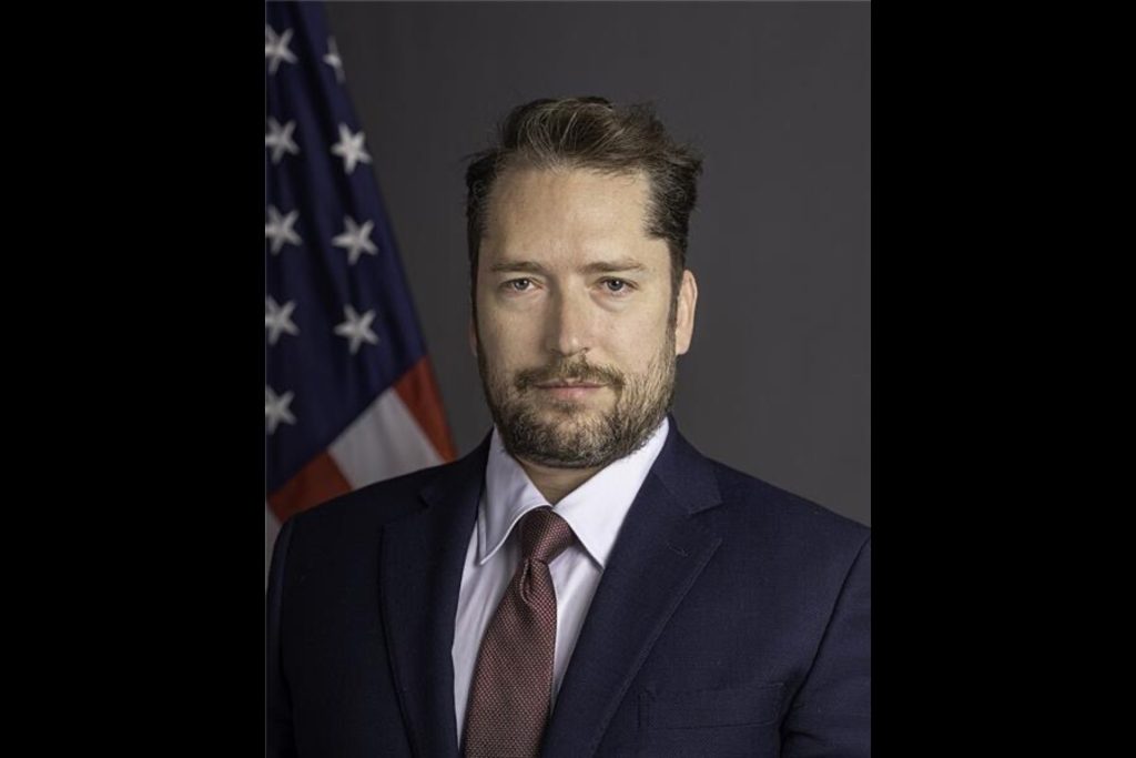 Trump nomeia crítico de Moraes para dialogar com Brasil