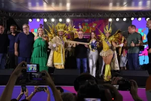 Rei Momo e Rainha recebem a chave da cidade e dão início ao carnaval 2026 em Natal
