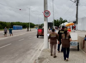 Fiscalização da Semurb apreende carrinhos de ambulantes durante prévia carnavalesca na Redinha
