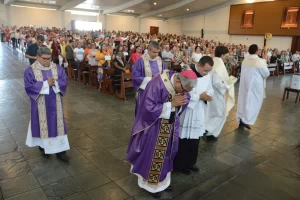 Missa marca início da Quaresma e reúne fiéis na Catedral Metropolitana de Natal