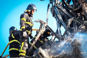 Bombeiros usaram 15 mil litros de água para combater incêndio em imagem de Nossa Senhora de Fátima