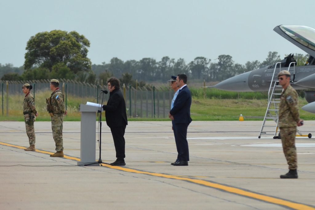 Milei cria órgão para contestar informações divulgadas na imprensa