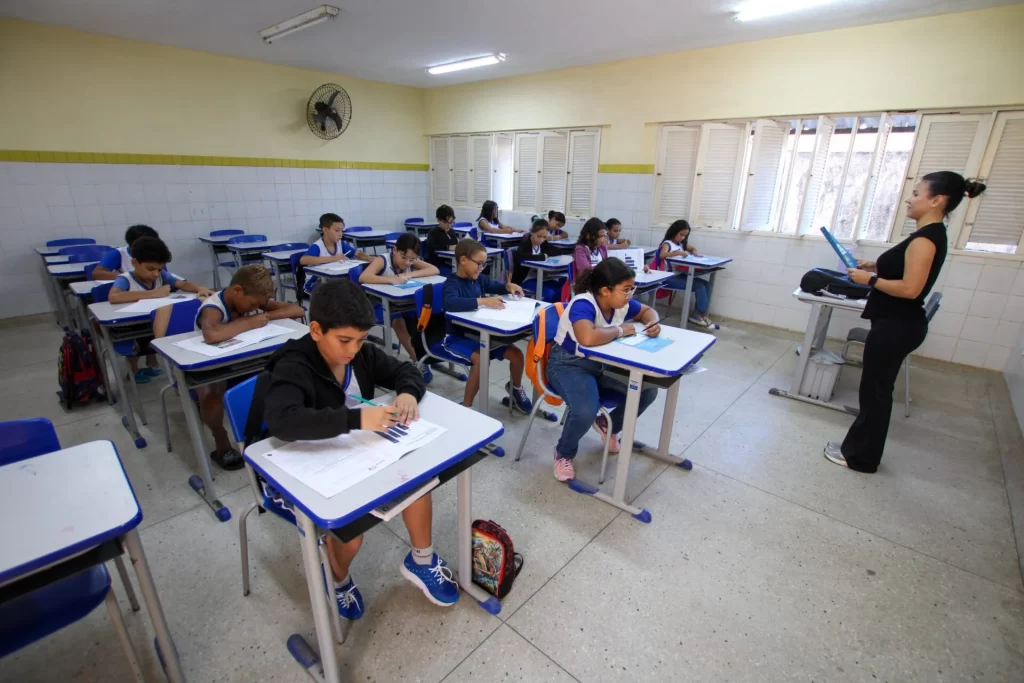 Prefeitura de Natal envia à Câmara projeto que cria 300 cargos efetivos de professor