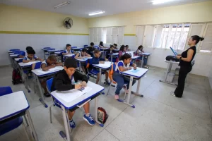 Prefeitura de Natal envia à Câmara projeto que cria 300 cargos efetivos de professor