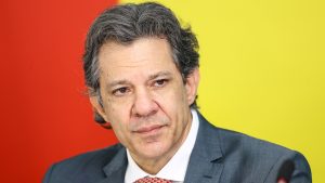 Haddad comemora com cautela derrubada de tarifas de Trump