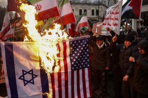 Mesmo enfraquecido, Irã segue com poder destrutivo