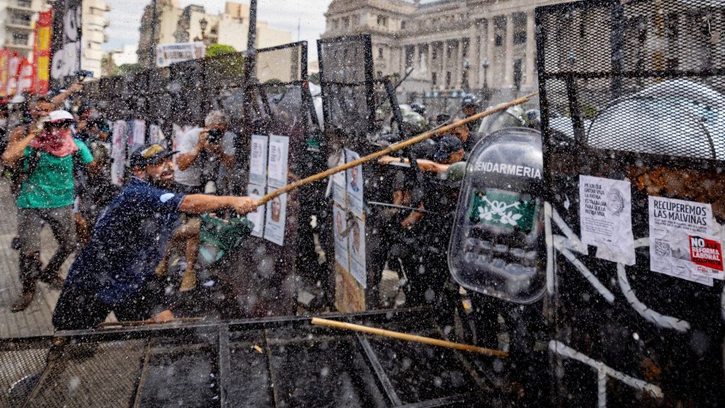 Maior central sindical da Argentina convoca greve geral contra reforma trabalhista