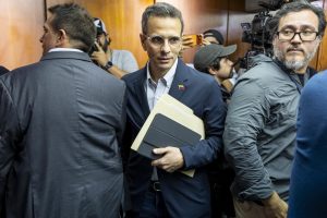 Ala de oposição na Venezuela aceita “dialogar” com o chavismo