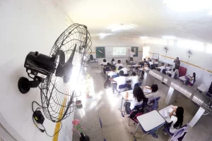 Roubo de ar-condicionado deixa alunos com calor na zona Oeste