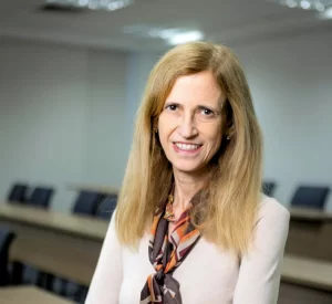 “Nenhum país com um bom sistema educacional tem apenas 4 horas de aula” diz presidente-executiva do Instituto Salto