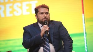 Bolsonaro pede para receber assessor de Trump para o Brasil