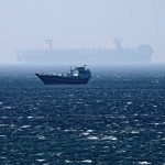 Superiate russo cruza o Ormuz em meio a bloqueio dos EUA e Irã