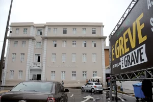 Greve de servidores afeta atendimentos em hospitais