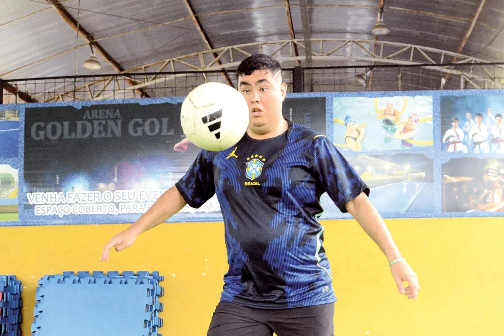 Atleta potiguar fortalece presença de pessoas com autismo no futsal