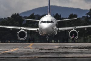 Lufthansa quer cancelar 20 mil voos para economizar combustível