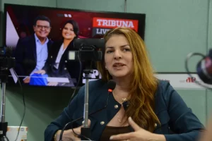 Nina Souza é exonerada para disputar uma vaga na Câmara dos Deputados