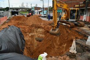 Interdição para obra de drenagem deixa trânsito lento no entorno da João Medeiros Filho