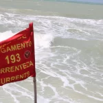 Bombeiros realizam dois resgates em áreas de risco no litoral de Natal