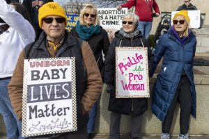 Grupos pró-vida pedem corte de verba ao aborto nos EUA