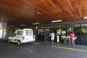 Pacientes voltam a enfrentar dificuldades após elevadores quebrarem no Walfredo Gurgel