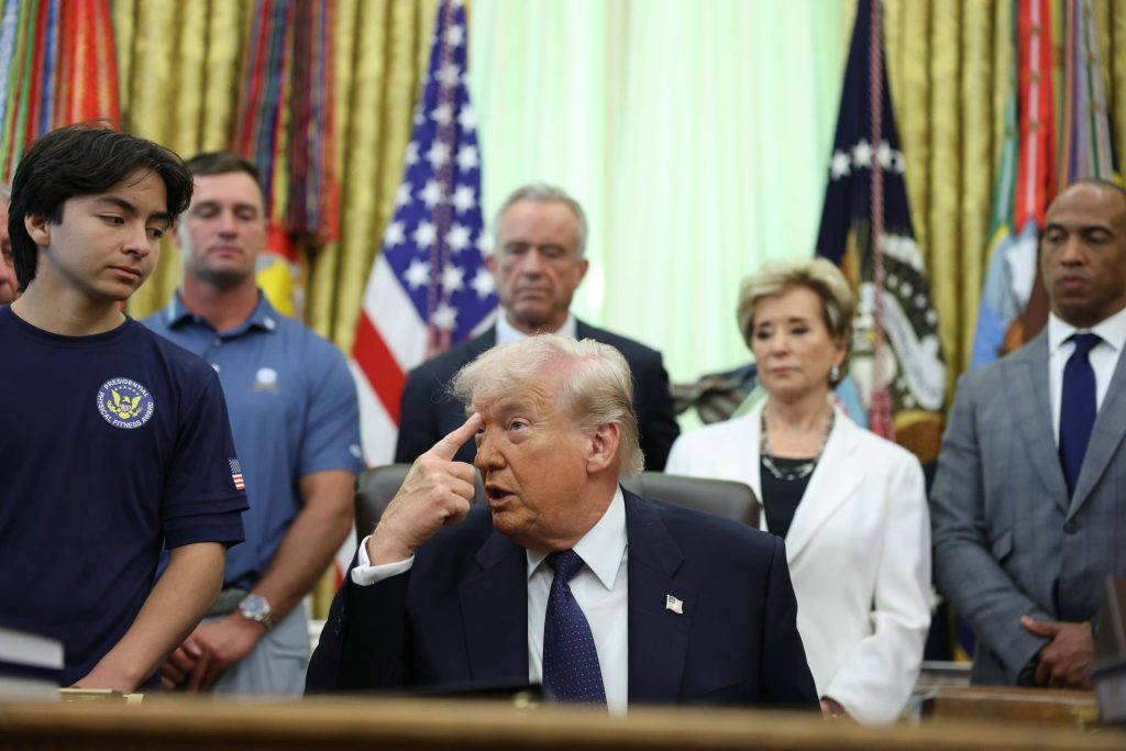 Trump volta a criticar o papa: “Colocando católicos em perigo”